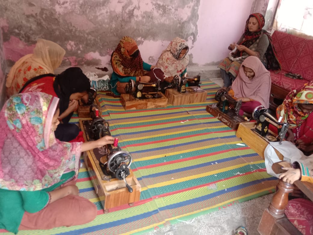 A group of women sitting on the floor playing a game

Description automatically generated with low confidence