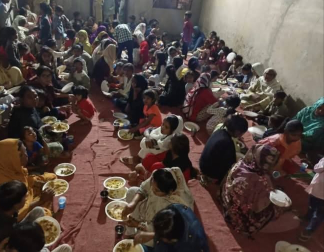 A group of people eating food

AI-generated content may be incorrect.